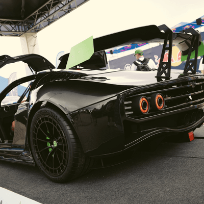 Supersamochód Rhino Racing RR01 gotowy do produkcji - teraz z silnikiem Ford V8